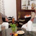 मुख्यमंत्री धामी ने पद्म भूषण सम्मान हेतु चयनित होने पर भगत सिंह कोश्यारी को उनके आवास पर पहुंच कर दी बधाई